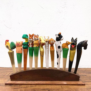 Bolígrafo Creativo de Madera Tallada con Animalito Adorable, Regalo Artesanal, Tinta Negra de 0.5mm, Logotipo Personalizado Grabado, Artículo Promocional Publicitario - Product Image 5