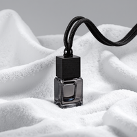 Rafraîchisseur d'air pour voiture 8ml Noir Clair Carré Diffuseur d'arômes pour voiture Flacon de parfum en verre avec bouchon en bois