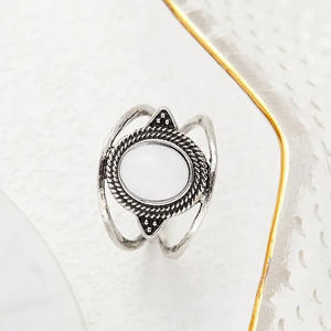 Anello da Cocktail da Donna Q296 con Onice Nero Ovale e Montatura a Castone, Gioiello alla Moda, Idea Regalo - Product Image 6