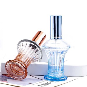 Flacone Spray in Vetro dalla Forma Unica e Speciale 30ml, Bottiglia Trendy per Dispensare Profumo - Product Image 3