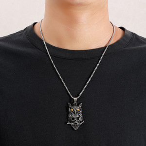 Collier pendentif hibou en acier inoxydable pour homme, style punk, bijou fantaisie animal, design géométrique, serti clos, ton argenté - Product Image 3