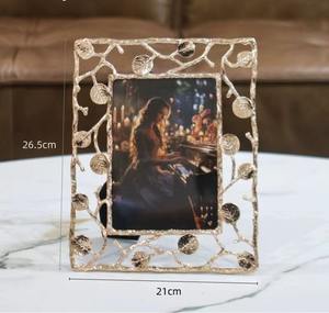 <span class=keywords><strong>Cadre</strong></span> photo personnalisé lumière luxe feuille de ginkgo <span class=keywords><strong>doré</strong></span> <span class=keywords><strong>cadre</strong></span> photo de haute qualité élégant <span class=keywords><strong>cadre</strong></span> photo de mariage de style européen - Product Image 6