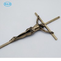 Cruz Metálica de Estilo Europeo D051N para Accesorios de Ataúd, 45x18cm, Acabado Pulido en Color Oro Antiguo
