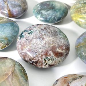 หินโอเชียนแจสเปอร์ทรงรีขัดเงาธรรมชาติสำหรับการบำบัดด้วยคริสตัล ขายส่ง เหมาะสำหรับตกแต่งบ้านอย่างมีเอกลักษณ์และเป็นของขวัญในวันหยุด - Product Image 4