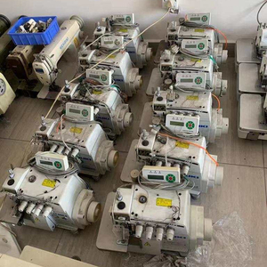 Machine à coudre surjeteuse industrielle Mojuki-6500 d'occasion en bon état, point de sécurité, plateforme plate blanche, certifiée CE - Product Image 3