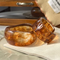 Nuevo Brazalete Ancho de Resina Acrílica con Diseño de Nicho, Brazalete Retro de Moda Color Ámbar, Joyería para Mujer