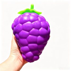 Juguete Antiestrés de TPR Suave con Forma de Fruta Simulada Gigante: Melocotón, Fresa, Uva, Piña, Oso - Juguete Sensorial para Aliviar el Estrés - Product Image 5
