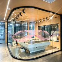 Cloison de séparation modulaire en verre courbé avec cadre en aluminium pour showroom, solution acoustique de cloisonnement d'espace