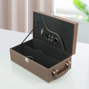 Dossiers en papier artistique brun de luxe avec gaufrage, élégants et robustes, avec tire-bouchon intégré pour un rangement et un transport sécurisés - Product Image 1