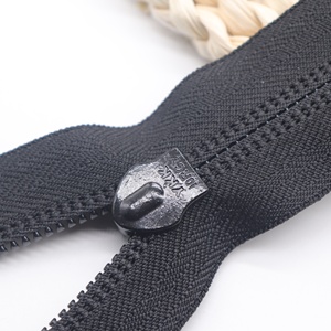En stock et expédition rapide <span class=keywords><strong>YKK</strong></span> # 10 curseurs non verrouillables dédiés aux rouleaux de fermetures <span class=keywords><strong>éclair</strong></span> en nylon <span class=keywords><strong>YKK</strong></span>, disponibles en noir et argent. - Product Image 3