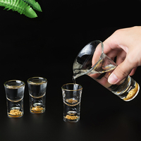 Coffret Cadeau Classique de Carafe à Whisky et Vin avec Fond Doré, Comprend des Verres Transparents 500-1000ml, Verseur, Logo Personnalisé