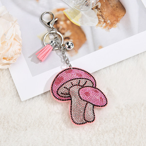 Nuevo y popular llavero de diamante con forma de hongo y bola de pelo, decoración colgante para bolso, creativo - Product Image 2