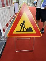 Señal de Advertencia Reflectante para Obras Viales con Soporte de Aluminio - Trípode Plegable para Control de Tráfico en Obras de Construcción