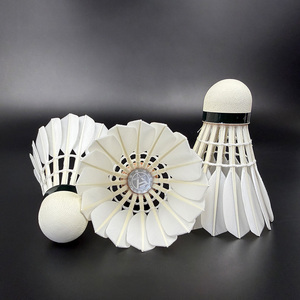 Volant de badminton SNOWPEAK SP-02 en plumes d'oie de première qualité, durabilité de vol A++, liège naturel intégral, faible MOQ, personnalisable - Product Image 6