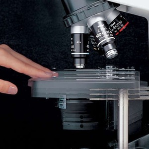 Microscopio trinocular de campo oscuro E200 con diseño ortogonal para uso científico - Product Image 4