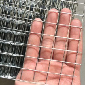 Çin'de Sıçan Koruması İçin 3 İnçlik 2 İnçlik Metal Tel Örgülü Sıcak Daldırma Galvanizli Kaynaklı Tel Örgü Ruloları Popülerdir - Product Image 2