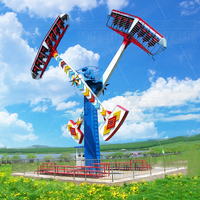 Attractions du parc d'attractions Thrill Carnival, intérieures et extérieures, Meteor Hammer, Skymaster, Kamikaze.