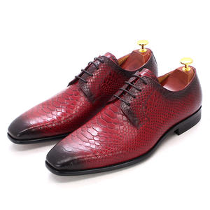 Chaussures de mariage formelles classiques pour hommes, rouges, à bout carré, de luxe, avec imprimé patchwork, imperméables, en cuir de vachette fait main, rehaussantes - Product Image 2