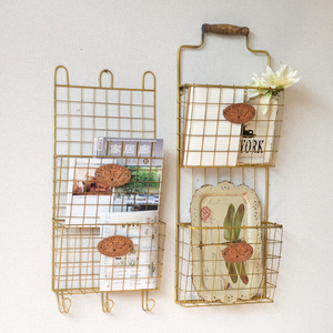 Porte-magazines <span class=keywords><strong>mural</strong></span> doré, <span class=keywords><strong>panier</strong></span> de rangement décoratif en métal pour dossiers, documents et fichiers - Product Image 4