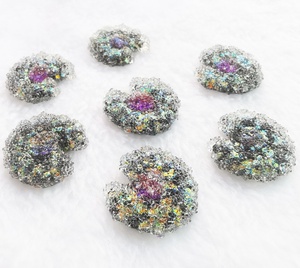 Perline in resina nere a forma di margherita da 20 mm con paillettes, da incollare su forcine e perline piatte da incollare su orecchini come decorazione - Articolo molto venduto - Product Image 3