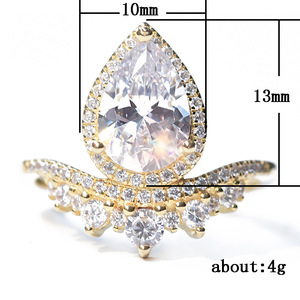 Anello da Donna con Grande Cristallo a Goccia, Ornamento Lussuoso ed Elegante - Product Image 2