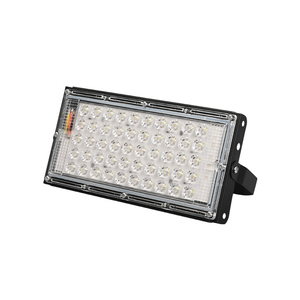 Projecteur solaire LED 100W IP65 Lumière du jour 5000K COB Corps en aluminium Montage en surface Éclairage extérieur de jardin Télécommande Haute Performance - Product Image 3