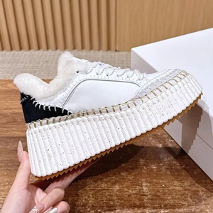 Chaussures de course respirantes en maille pour femmes, rehaussantes et chaudes, style automne-hiver, personnalisables pour la marche, par des créateurs de mode - Product Image 2