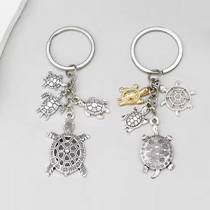 Portachiavi con Tartaruga Marina per Uomo, Decorazione per Auto e Borse, Accessorio Perfetto per Regali e Uso Quotidiano - Product Image 1