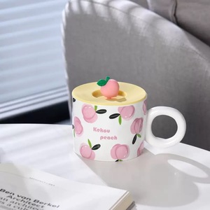 Taza de Cerámica Creativa con Diseño de Frutas Variadas para Café, Té y Agua, con un Gran Asa Redonda y una Tapa de Plástico - Product Image 6