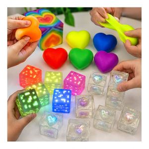 Lot de Fournitures en Gros : Jouet Anti-Stress en TPR Souple en Forme de Cœur Luminescent, Balle Sensorielle à Presser, Cadeau de Fête - Product Image 4