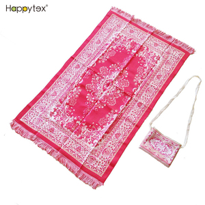 Mini tapis <span class=keywords><strong>de</strong></span> prière <span class=keywords><strong>de</strong></span> haute qualité, tapis islamique, couverture musulmane 100% Polyester avec sac, Design personnalisé - Product Image 4