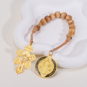 Rosarios Católicos Medalla de <span class=keywords><strong>San</strong></span> <span class=keywords><strong>Benito</strong></span> Crucifijo del Perdón Medallas Católicas de <span class=keywords><strong>San</strong></span> <span class=keywords><strong>Benito</strong></span> <span class=keywords><strong>con</strong></span> Cuentas de Madera Marrón Rosario de Bolsillo <span class=keywords><strong>Cruz</strong></span> para Hombre - Product Image 5