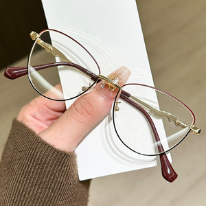 <span class=keywords><strong>Occhiali</strong></span> <span class=keywords><strong>da</strong></span> <span class=keywords><strong>vista</strong></span> G95-300 Retro Lady Fashion con montatura a occhio <span class=keywords><strong>di</strong></span> <span class=keywords><strong>gatto</strong></span> bicolore in metallo, anti luce blu, per donna, <span class=keywords><strong>da</strong></span> lettura. - Product Image 6