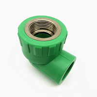 Traitement de Surface lisse hygiénique sûr de coude de filetage interne en plastique PPR de haute qualité pour les raccords d'alimentation en eau en matériau PP