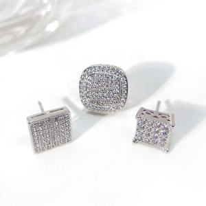 Vente en gros en stock Boucles d'oreilles clous carrées en or 18 carats plaqué or coréen avec CZ pour femmes - Product Image 5
