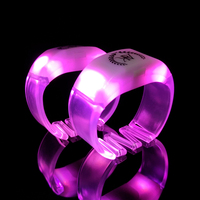 Bracelet led clignotant télécommandé en silicone pour fête en plein air DMX 512 pour les grands événements Fournisseur de bracelet led pour fête