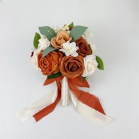 Bouquet de Mariage Vintage en Fleurs Artificielles Caramel, Rose au Toucher Réel, Fleur de Mariée à Tenir avec Feuilles Vertes
