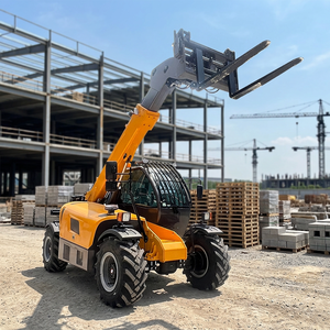 Chariot télescopique sur mesure 3500 kg, portée 7 m, avec niveleuse, balayeuse et lame à neige en option pour travaux d'aménagement paysager municipal - Product Image 1