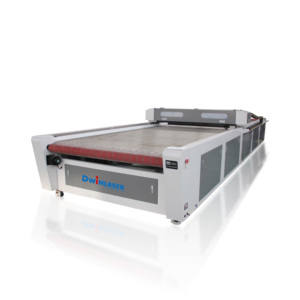 Machine de dé<span class=keywords><strong>coupe</strong></span> laser CO2 pour tissu 1630 avec alimentation automatique, découpeuse laser CNC pour vêtements - Product Image 1