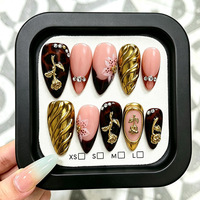 Vente en gros de faux ongles de luxe faits à la main avec boîte d'emballage acrylique au design personnalisé, autocollants pour ongles OEM/ODM, ongles à presser