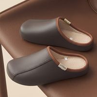 Pantoufles d'intérieur en cuir PU testées SGS, antibactériennes à 99 %, pour femmes et hommes, à bout fermé, déodorantes, antidérapantes