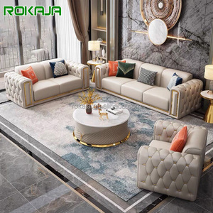 طقم أريكة ذهبي بتصميم جديد لمقعد واحد واثنين وثلاثة مقاعد، أرائك جلدية فاخرة على الطراز الإيطالي، طقم أريكة مخصص للفيلات وغرف المعيشة - Product Image 1