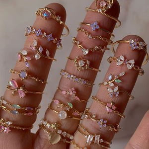 Bague ouverte en cuivre plaqué de haute qualité avec pierres en zircon et motifs de fleurs, de cœurs et de feuilles, tendance pour femmes - Product Image 1