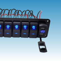 Panel de Interruptores LED de 7 Canales Yuhe YH-DH8-QA con Ranura USB, Pantalla Digital de Voltaje, Resistente al Agua IP65, Interruptor Basculante de 12V