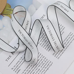 Nastro in gros grain bianco lucido con bordo nero con logo stampato personalizzato in fabbrica - Product Image 3