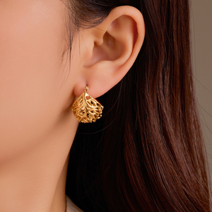 Pendientes de Acero Inoxidable con Forma de Nido de Pájaro Calado en U, Estilo Retro Francés, de Titanio - Product Image 1