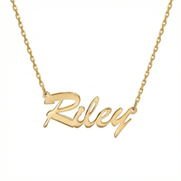 Collier minimaliste en or jaune massif 18 carats entièrement personnalisé avec un nom en écriture cursive