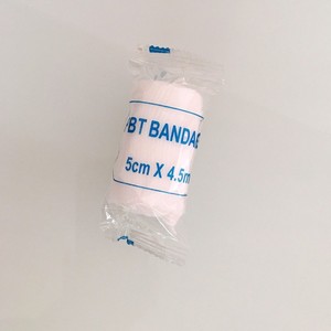 Pansement élastique Master 5 cm x 4,5 m non stérile pour premiers secours - Product Image 1