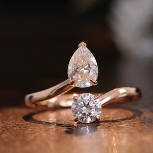 Bague en or jaune 10 carats, or blanc, moissanite, forme poire, 1 carat, rond, 0,4 carat, personnalisable, bague de mariage à deux pierres, bijoux fins - Product Image 3