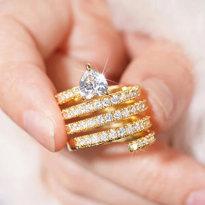 Anello da Donna T0623 in Oro Massiccio 18K con Diamante Naturale Taglio a Pera, Anello di Fidanzamento con Pietre Laterali Colore G - Product Image 3